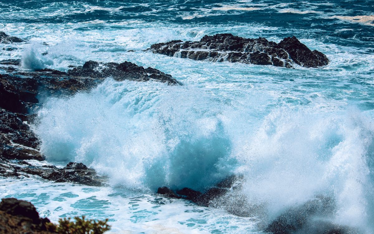 Waves along a rugged Atlantic coastline